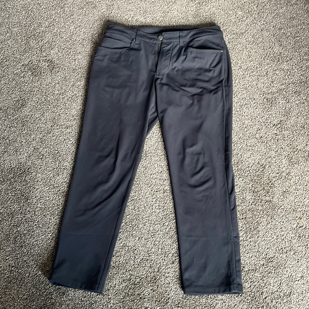 Lululemon ABC slim fit warpstreme. Obsidian. Length 28 wait 31